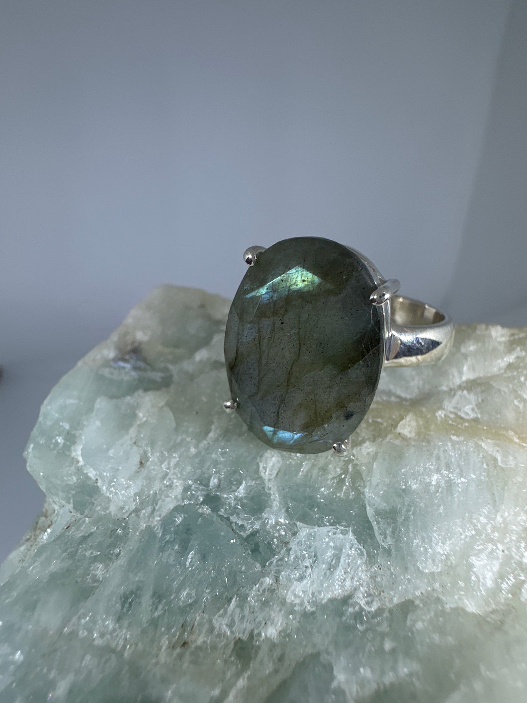 Magical faceted Labradorite Ring   Size 8