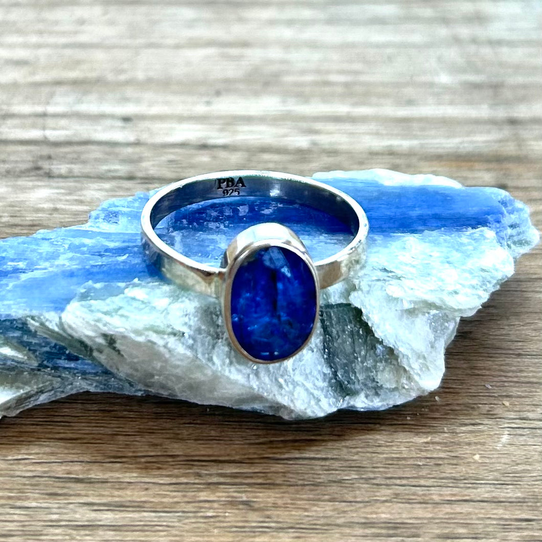 Tanzanite Small Oval Ring